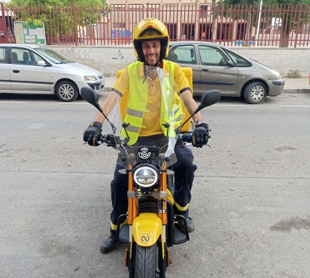 Correos amplía en Elche su flota de reparto ecológica con nuevas motos eléctricas