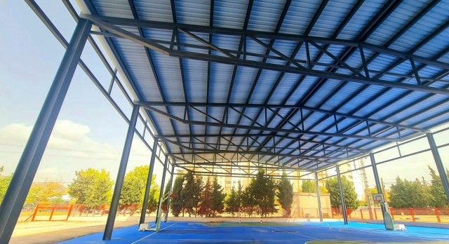 Las obras del CEIP Pintor Sorolla finalizan con  la instalación de una cubierta en las pistas deportivas