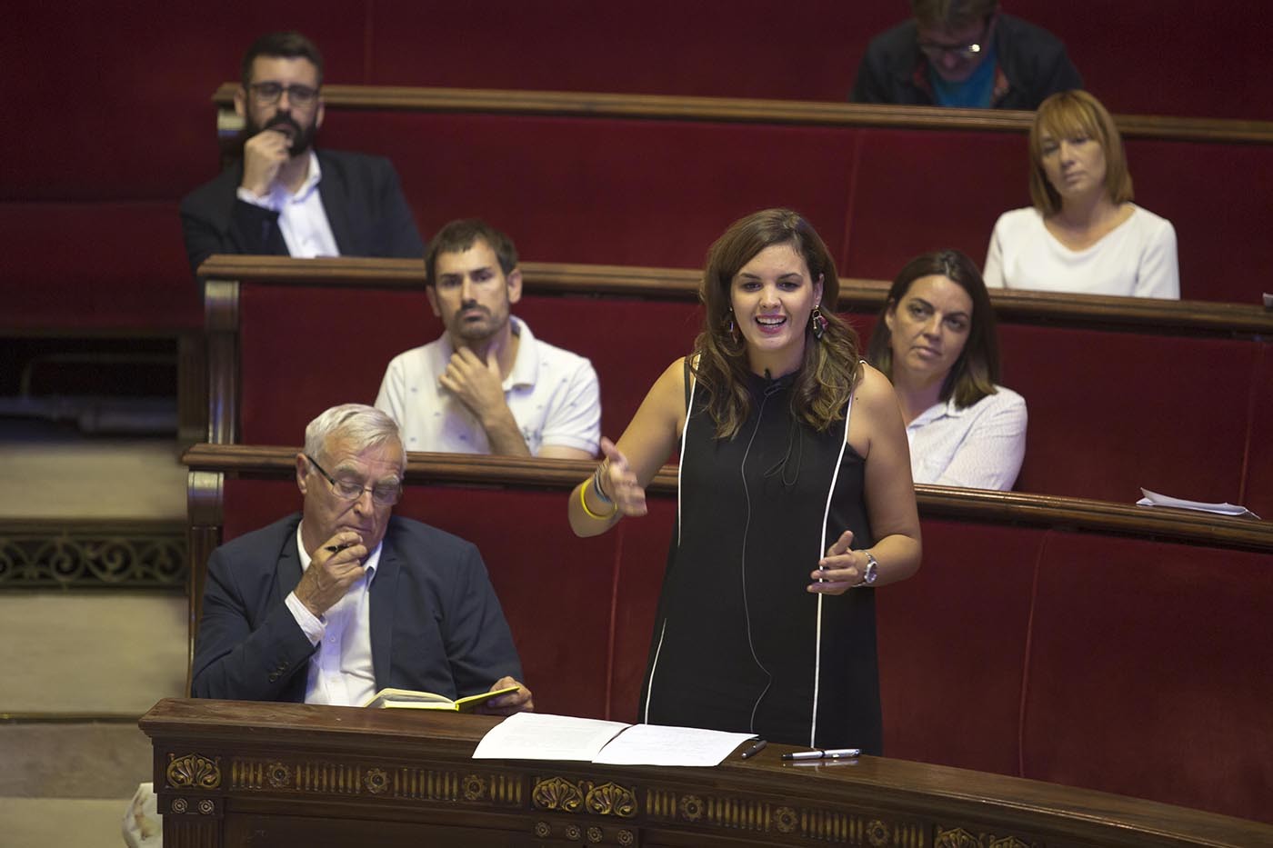 Joan Ribó y Sandra Gómez seducen a todo el pleno con su rebaja del IBI para el pequeño comercio