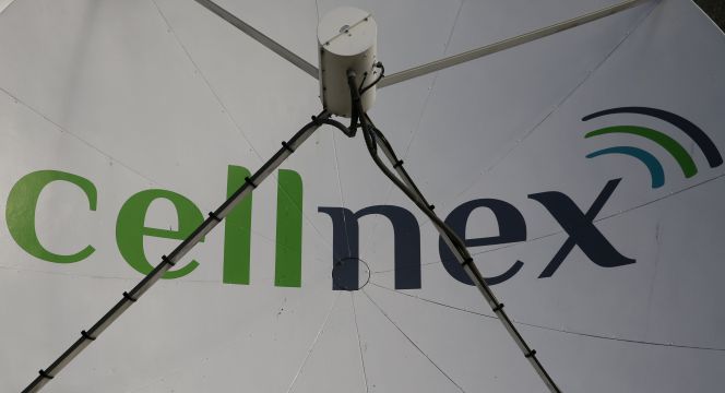 Cellnex desembarca en Reino Unido a lo grande: compra un millar de torres de telefonía