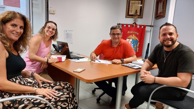 Compromís respalda a la Federació para que ‘les fogueres’ ayuden a dinamizar los barrios