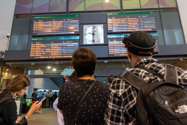 Más de 50.000 viajeros han cambiado o anulado sus billetes de Renfe por el temporal
