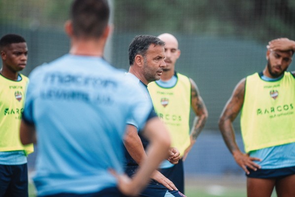 Calleja 'tapa' el primer agujero de la temporada