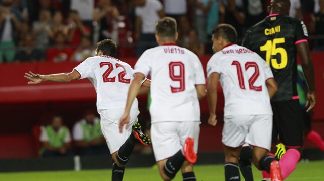 El Sevilla busca mejorar su imagen liguera a costa del Alavés