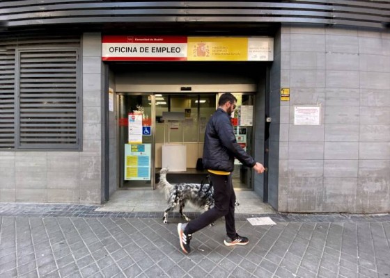 Patronal y sindicatos valoran la buena marcha del mercado laboral a pesar de la subida del paro