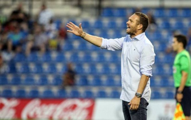 Tevenet afirma que el Hércules no debe renunciar a su estilo en Badalona