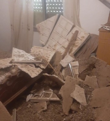 Elche realoja a varios vecinos de San Antón tras el derrumbe de un techo 