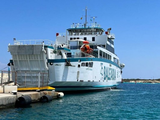 Baleària cancela varios ferrys entre Dénia y Baleares este domingo y lunes por el temporal