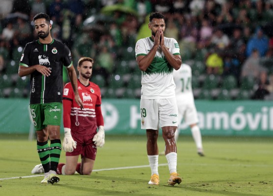 La falta de puntería penaliza al Elche