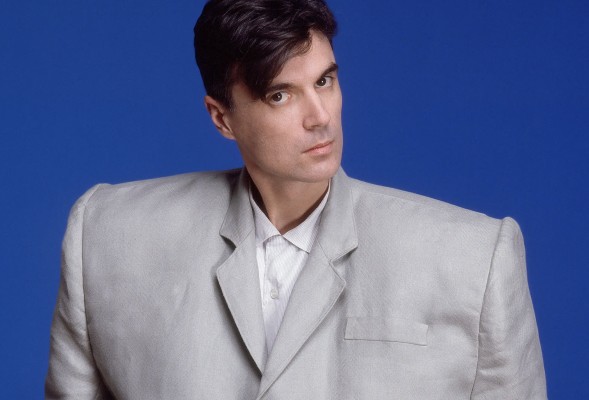 David Byrne: vuelve el hombre perdido dentro de un traje gigantesco