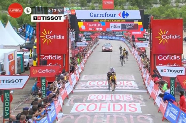 Victoria para Roglic y Kuss coge el liderato