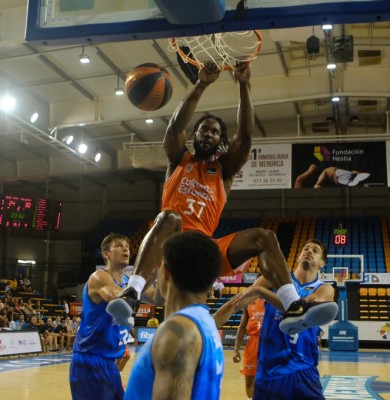 El Valencia Basket gana a Gran Canaria y se lleva el Estrella Damm 'Ciutat de Maó' 