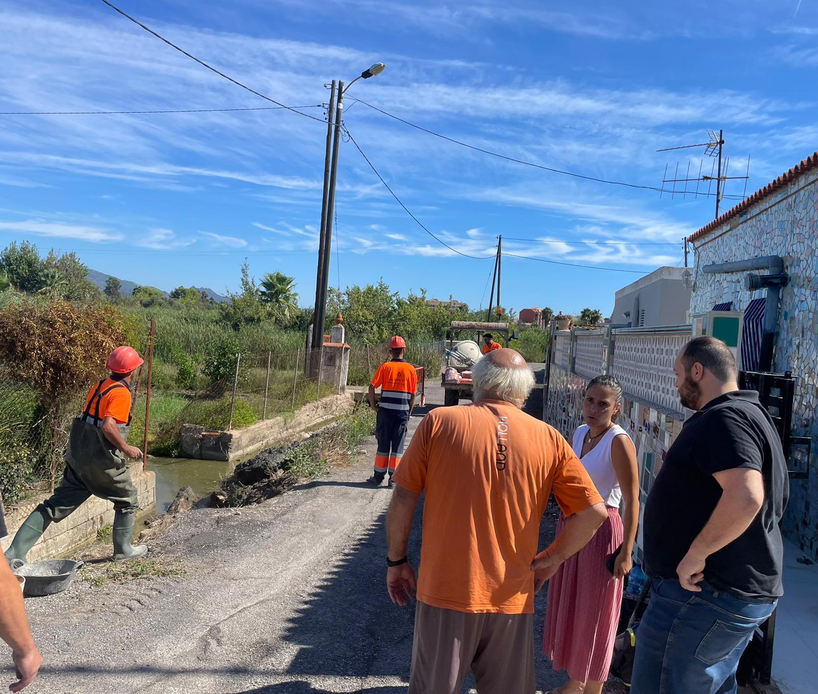 El Ayuntamiento de Castelló limpia 11 caminos y acondiciona acequias en la Marjalería 