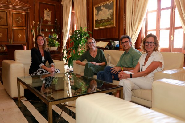 Castelló se alía con la Fundación Azul Marino para proteger sus 4,5 kilómetros de costa 