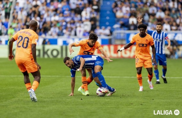 El Valencia paga su 'empanada' en Mendizorroza