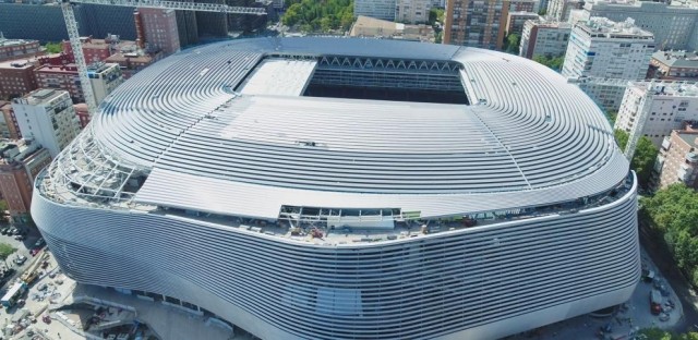 El Santiago Bernabéu estrena techo retráctil