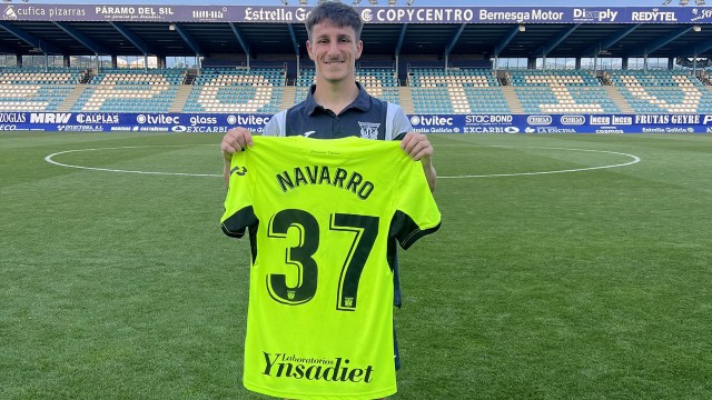 El Murcia cierra el mercado con el alta de Navarro y las salidas de Sanz, Armando, Morais y Romera 