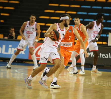 Triunfo ante ratiopharm Ulm en el torneo Estrella Damm Ciutat de Maó 