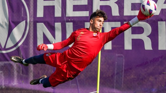 El meta Aceves estrena su condición de jugador del Eldense y debut en una citación de La Rojita