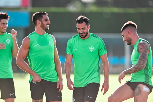 Un Elche en reconstrucción busca la estabilidad ante un irregular Racing de Santander
