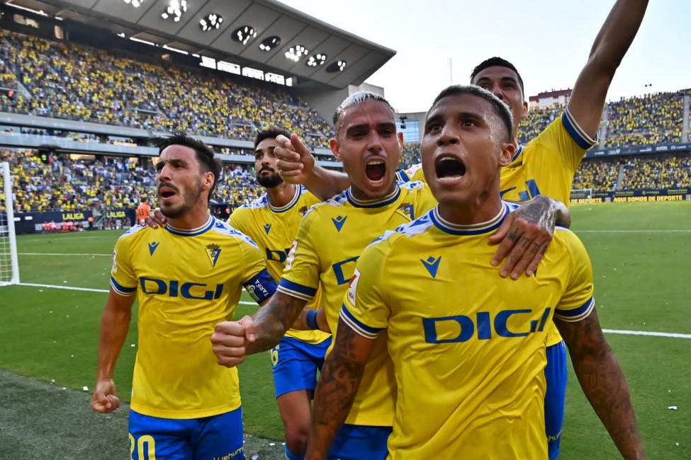 Los futbolistas del Cádiz celebran el 2-1 ante el Villarreal. CÁDIZ CF - 