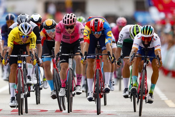 Geoffrey Soupe asalta el esprint de Oliva para ganar la séptima etapa de La Vuelta