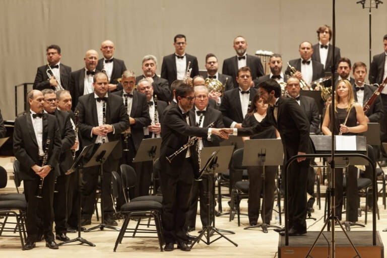 Castelló 'salva' el primer acto magdalenero con un director provisional al frente de la banda
