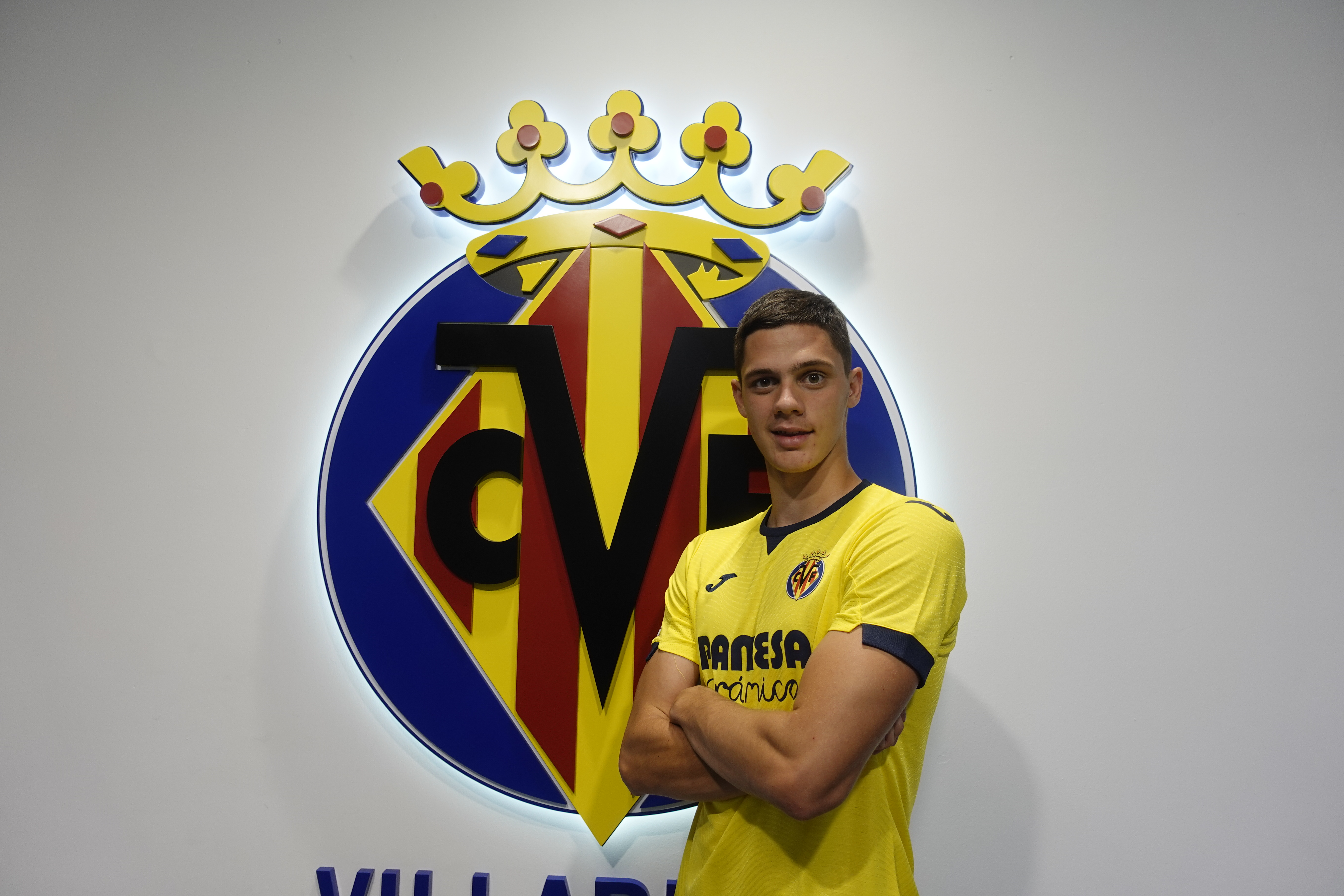 El Villarreal B se refuerza con la incorporación del joven central serbio Stefan Lekovic