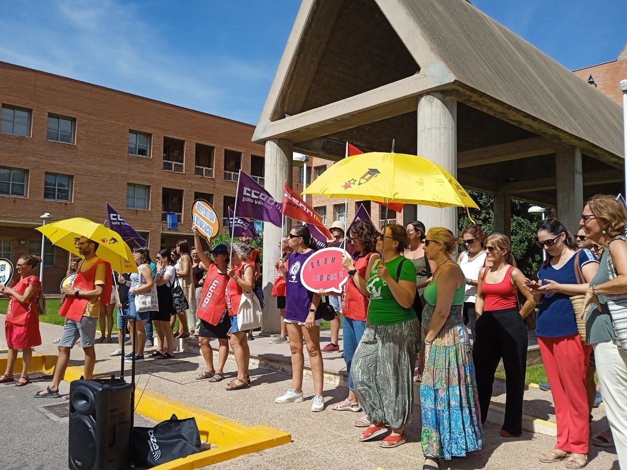 CCOO PV se concentra ante Educación para que 