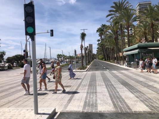 Alicante reabre el frente de La Explanada tras 'calmar' su tráfico con voluntad de peatonalizarlo