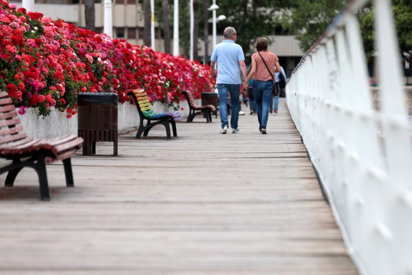 Barberá será alcaldesa honoraria y dará nombre al Puente de las Flores este mes si acaba el trámite