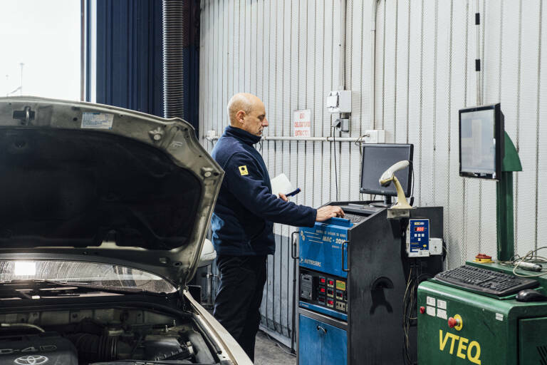 El Consell subcontrata el servicio telefónico de cita previa en la ITV tras ampliar la plantilla este verano