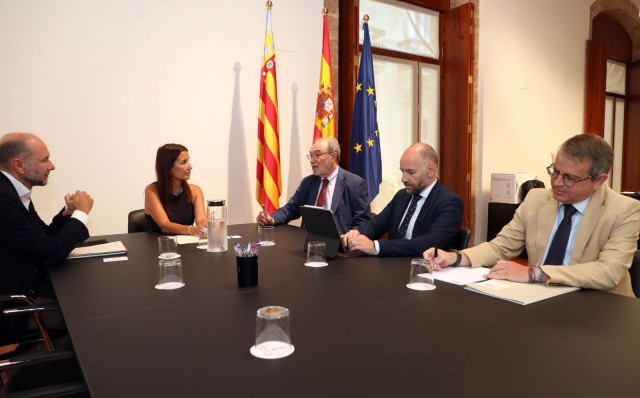 Consell y Ascer 'vuelven' al trabajo: el azulejo traslada a Hacienda la delicada situación del sector  