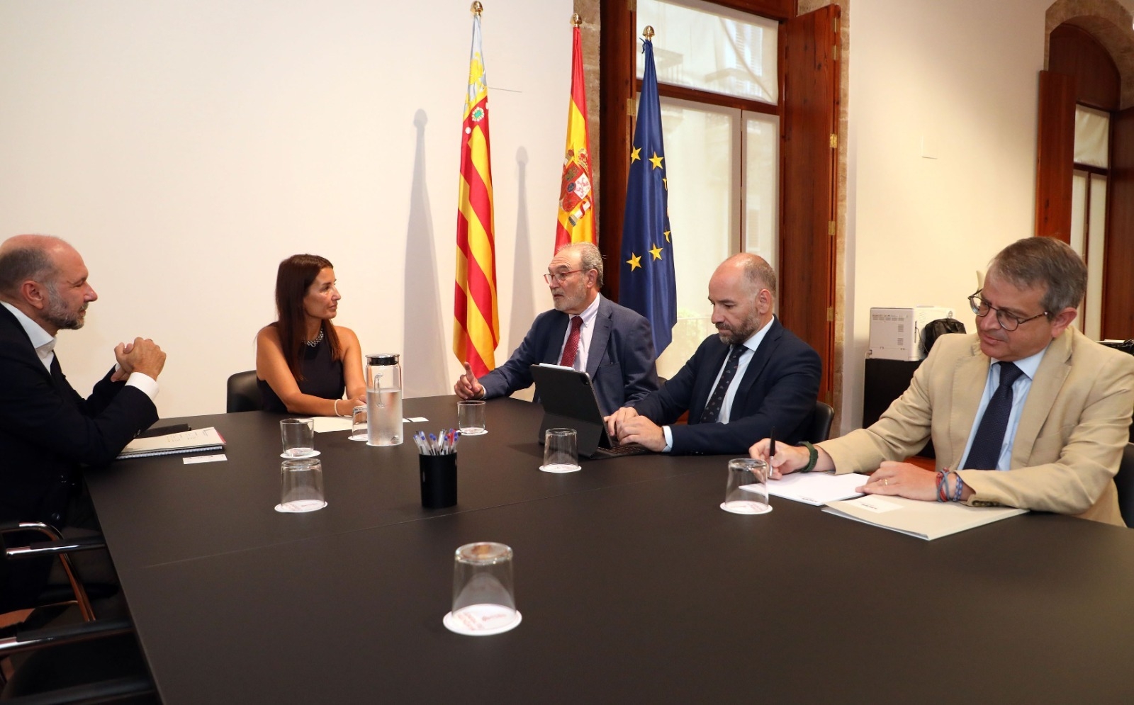 Consell y Ascer 'vuelven' al trabajo: el azulejo traslada a Hacienda la delicada situación del sector  