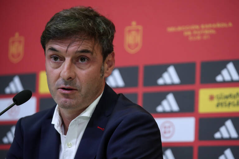 Santi Denia considera “inadmisibles y desafortunados” los comportamientos de Rubiales
