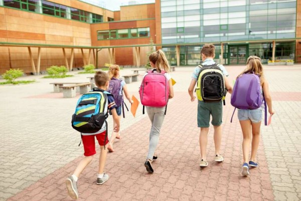 El curso escolar arranca en la Región con 300.000 alumnos: menos en Infantil y Primaria, pero más en Secundaria