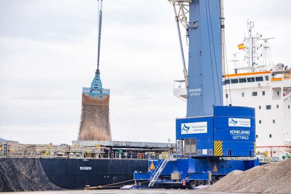 TMC enviará 1,5 millones de toneladas de grava de González Soto para construir un dique en el puerto de Génova