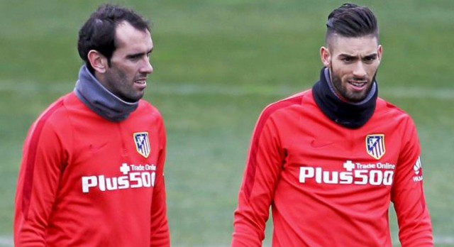 Godín se entrena con el grupo, entra en la convocatoria y apunta al once

