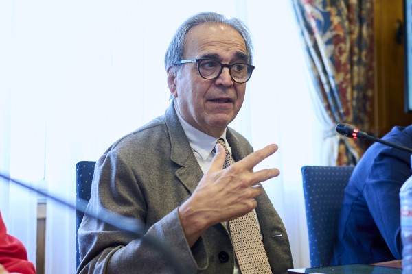 Subirats reconoce que el problema de financiación universitaria es 