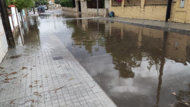 Las asociaciones vecinales de La Canyada reclaman soluciones tras sufrir inundaciones en sus calles 