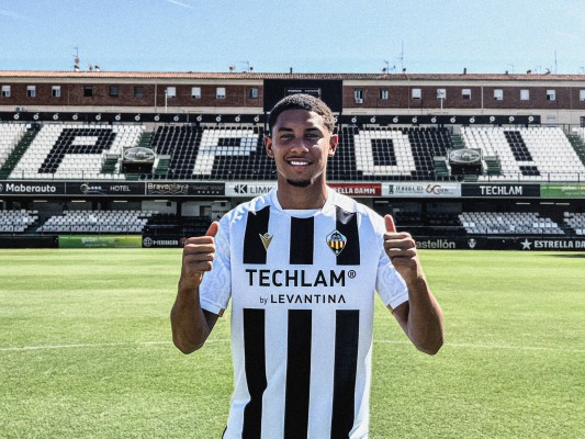 El Castellón incorpora al central neerlandés Daijiro Chirino desde el PEC Zwolle
