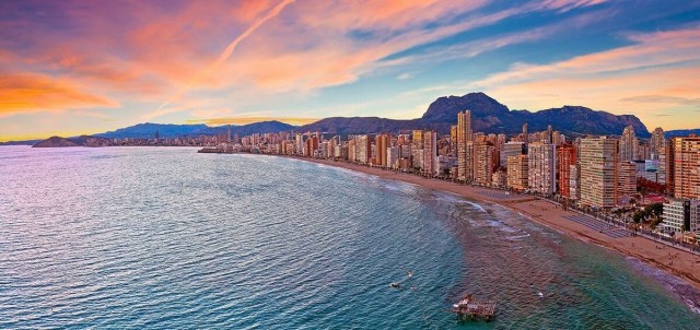 Benidorm intensifica su promoción en Europa, el segmento senior y el turismo de congresos