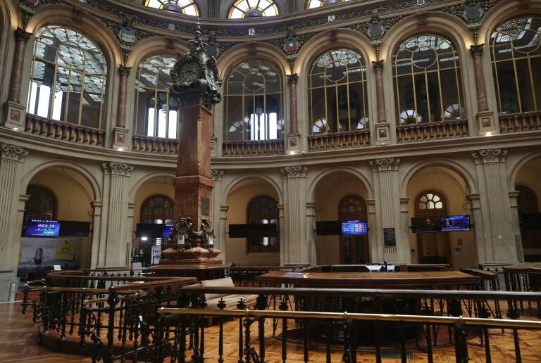 El Ibex 35 corta la racha alcista y cierra con una caída del 0,31% tras una batería de datos 'macro'
