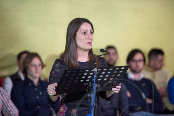 Vox se retracta en la polémica del valenciano y afirma que acepta la 