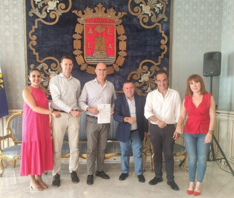 Alicante estrecha relaciones con India en un acto protocolario tras un primer encuentro en Fogueres 