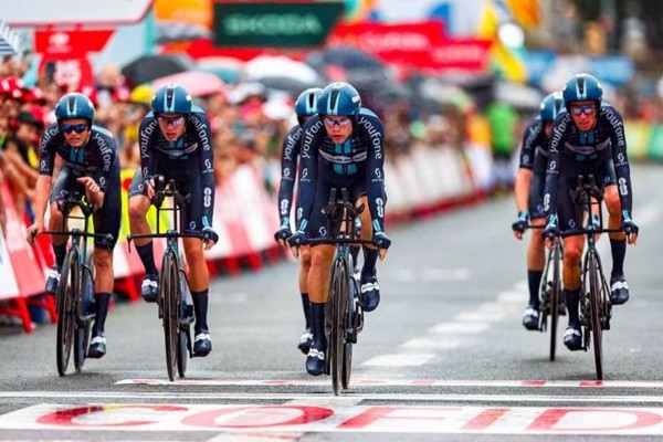DSM-firmenich gana el arranque de la Vuelta ante Movistar Team