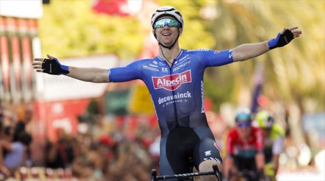El australiano Kaden Groves vence en el primer esprint de La Vuelta