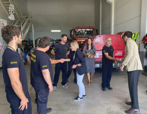 Núñez se compromete a mejorar las condiciones de los bomberos forestales de la base de Bétera
