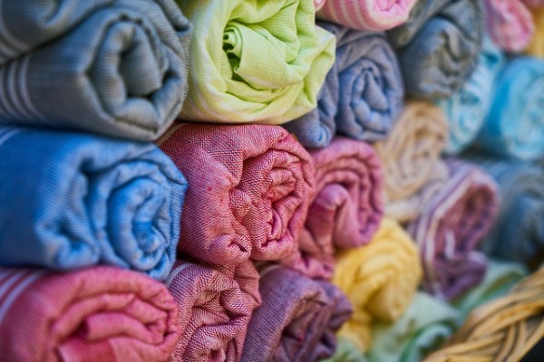 La UA patenta un proceso de blanqueo electroquímico de textiles con fibras naturales