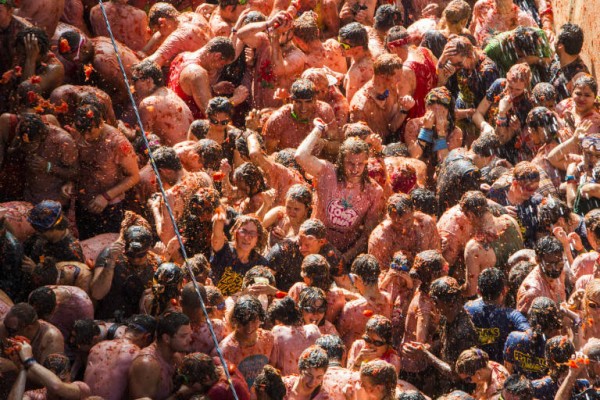 Buñol devolverá el dinero a los medios que hayan pagado por cubrir la Tomatina
